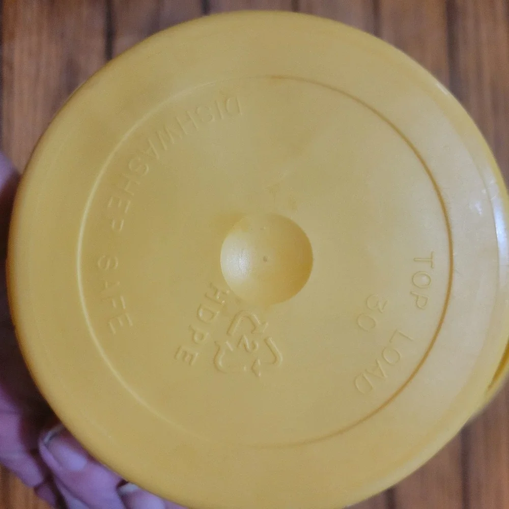 6 PLASTIC Parkay Margarine‎ Bowls W/ Raised Flower Design 16 Oz 1 White 7 Yellow